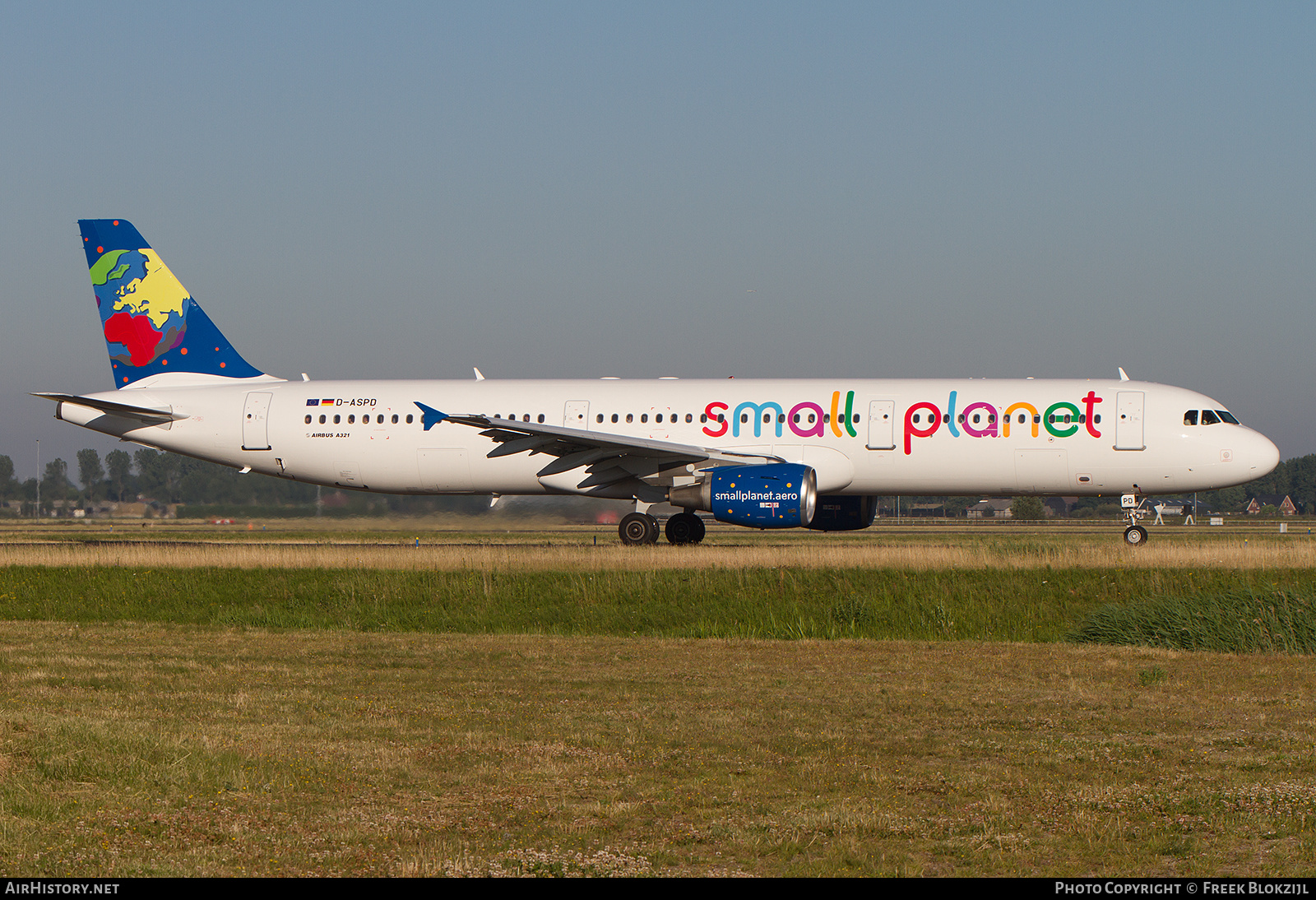 Aircraft Photo of D-ASPD | Airbus A321-211 | Small Planet Airlines | AirHistory.net #584295