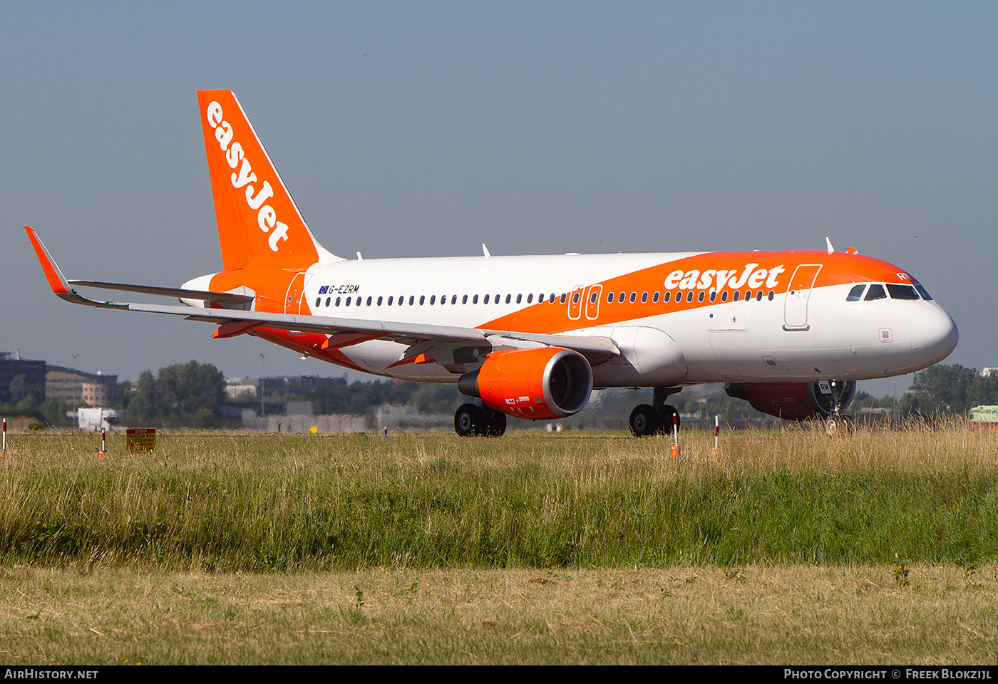 Aircraft Photo of G-EZRM | Airbus A320-214 | EasyJet | AirHistory.net #584301