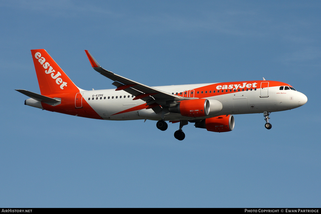 Aircraft Photo of G-EZPE | Airbus A320-214 | EasyJet | AirHistory.net #584435