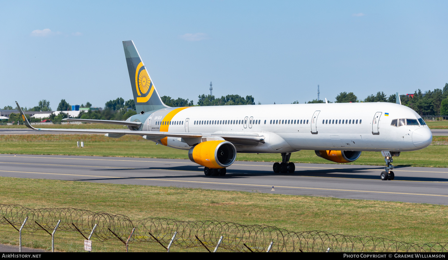 Aircraft Photo of UR-SLB | Boeing 757-330 | Skyline Express Airline | AirHistory.net #584490