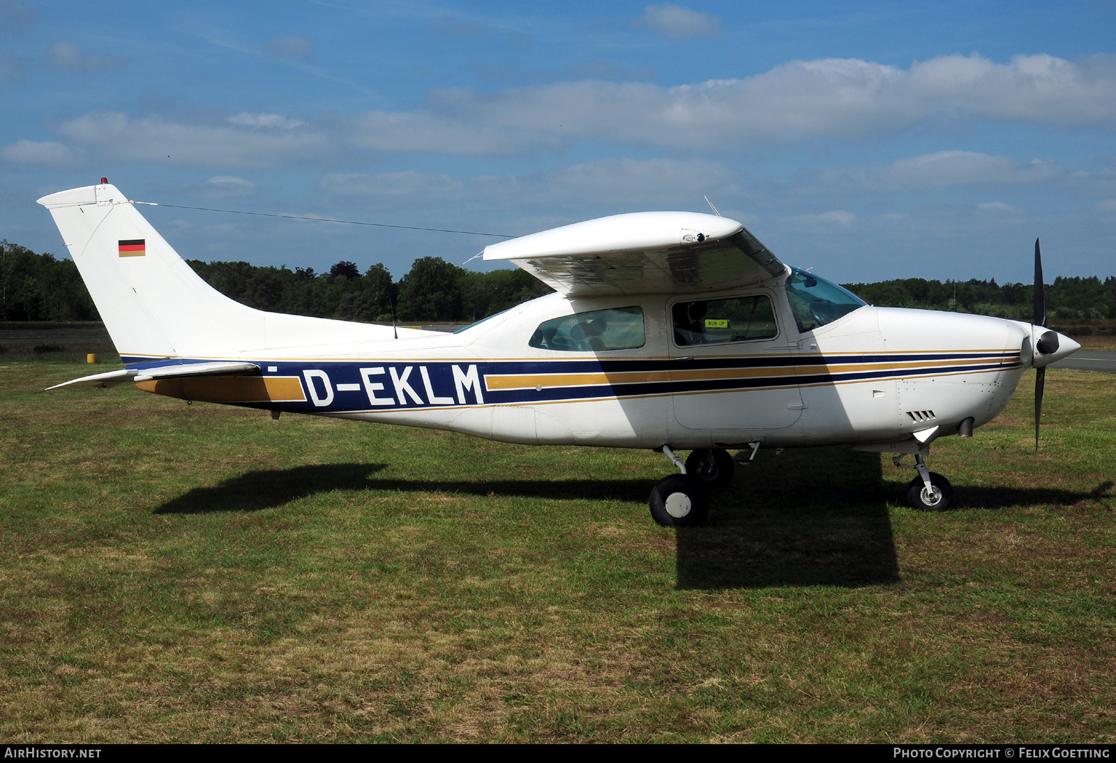 Aircraft Photo of D-EKLM | Cessna T210M Turbo Centurion | AirHistory.net #584662