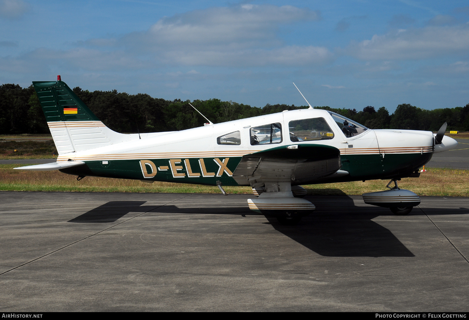 Aircraft Photo of D-ELLX | Piper PA-28-181 Archer II | AirHistory.net #584663