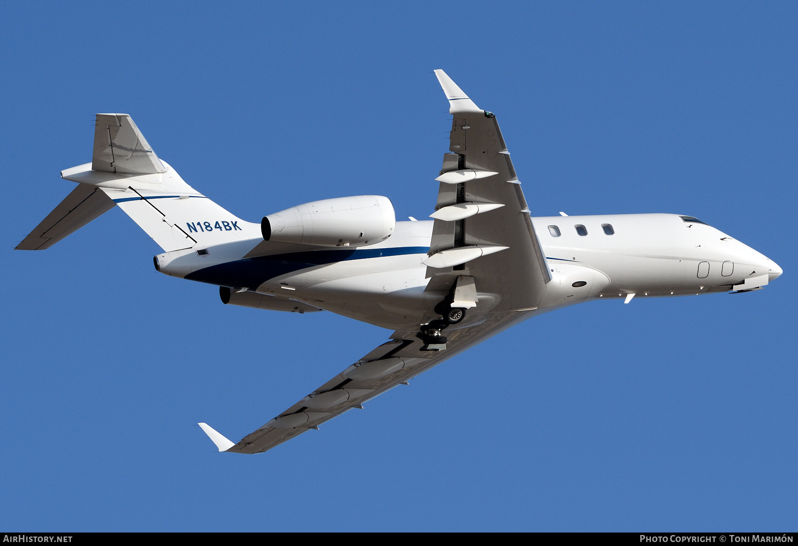Aircraft Photo of N184BK | Bombardier Challenger 300 (BD-100-1A10) | AirHistory.net #584803