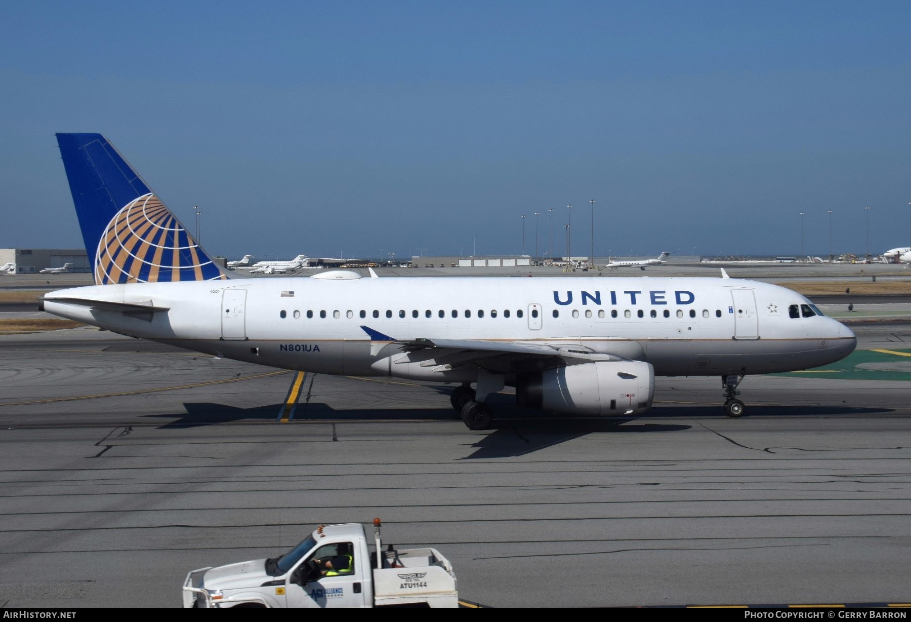 Aircraft Photo of N801UA | Airbus A319-131 | United Airlines | AirHistory.net #584931