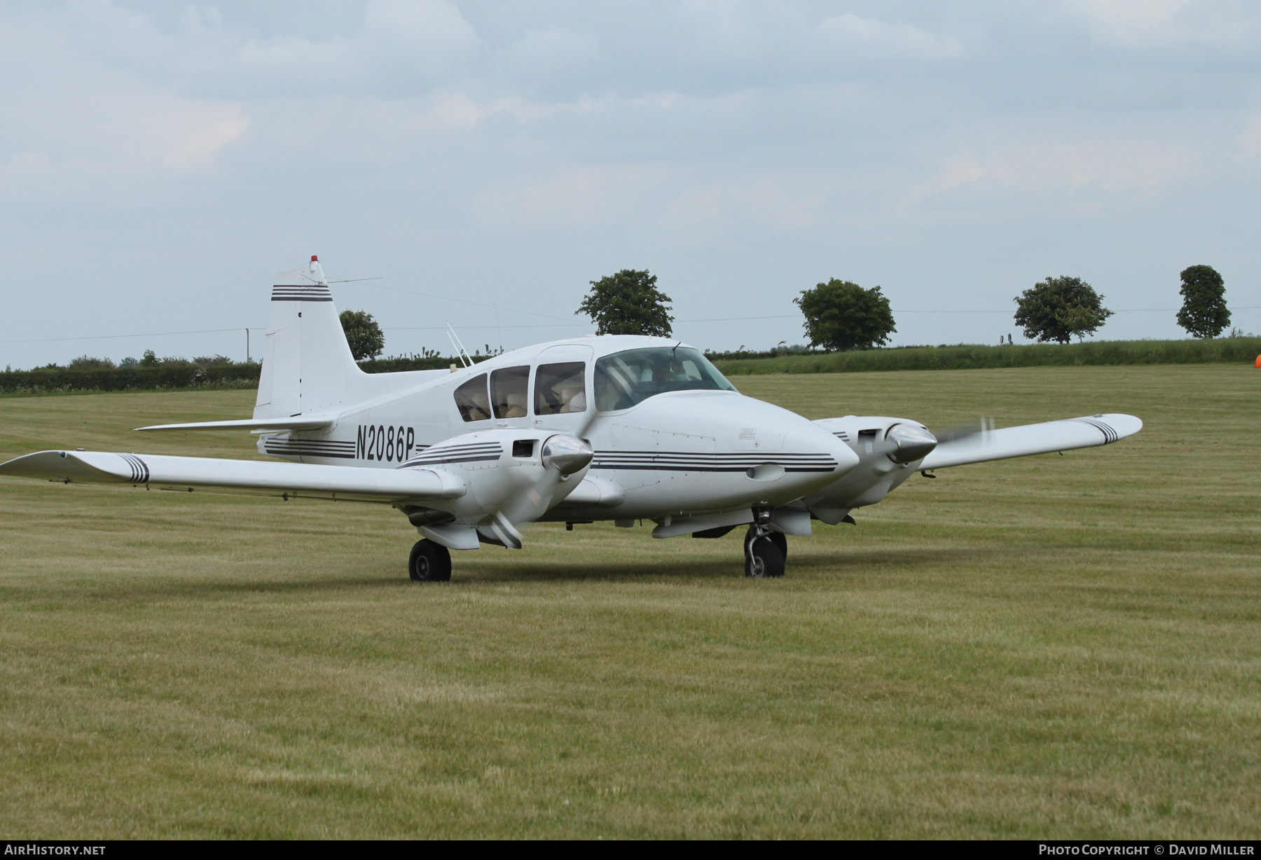 Aircraft Photo of N2086P | Piper PA-23 Apache/Seguin Geronimo | AirHistory.net #584987