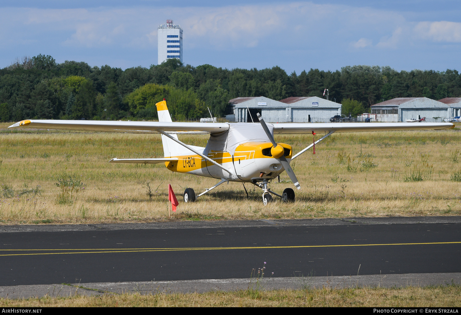 Aircraft Photo of LY-BCA | Cessna 152 | AirHistory.net #585181