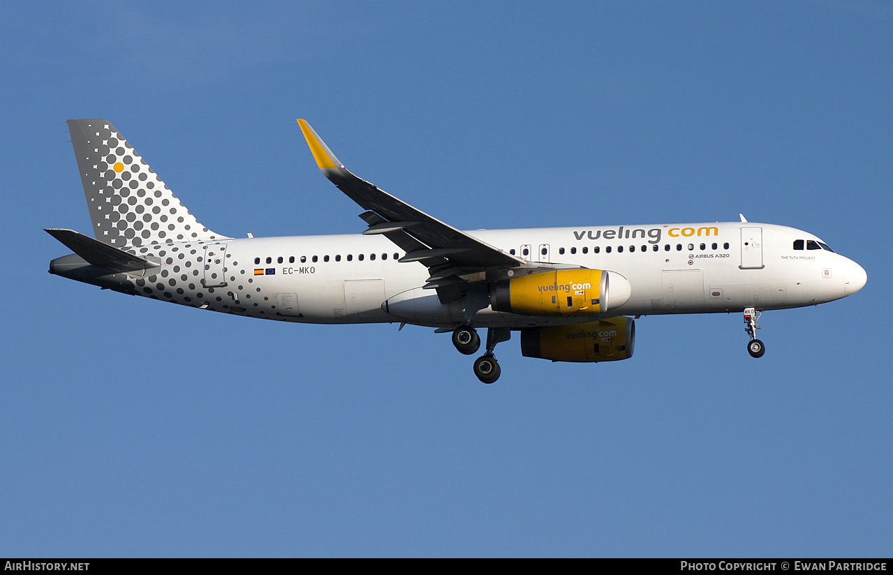 Aircraft Photo of EC-MKO | Airbus A320-232 | Vueling Airlines | AirHistory.net #585259