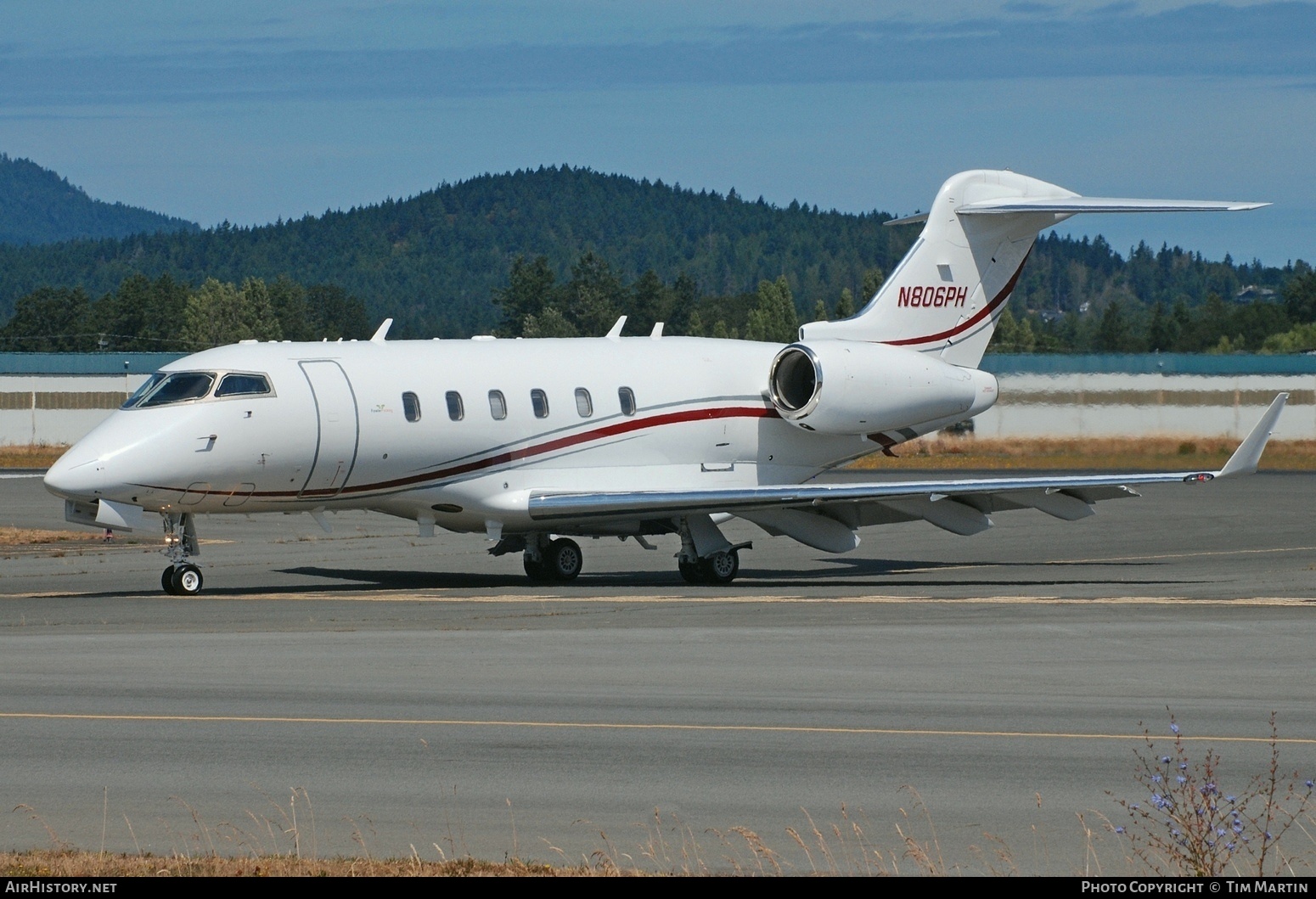 Aircraft Photo of N806PH | Bombardier Challenger 300 (BD-100-1A10) | AirHistory.net #585292