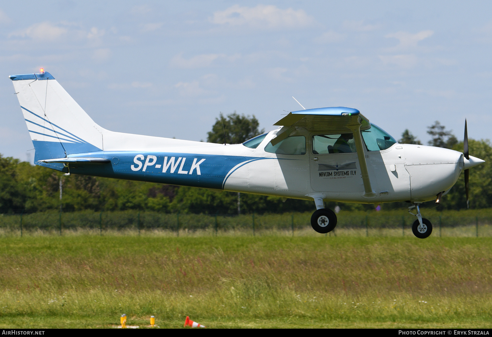 Aircraft Photo of SP-WLK | Cessna 172N Skyhawk | Navcom Systems Fly | AirHistory.net #585329