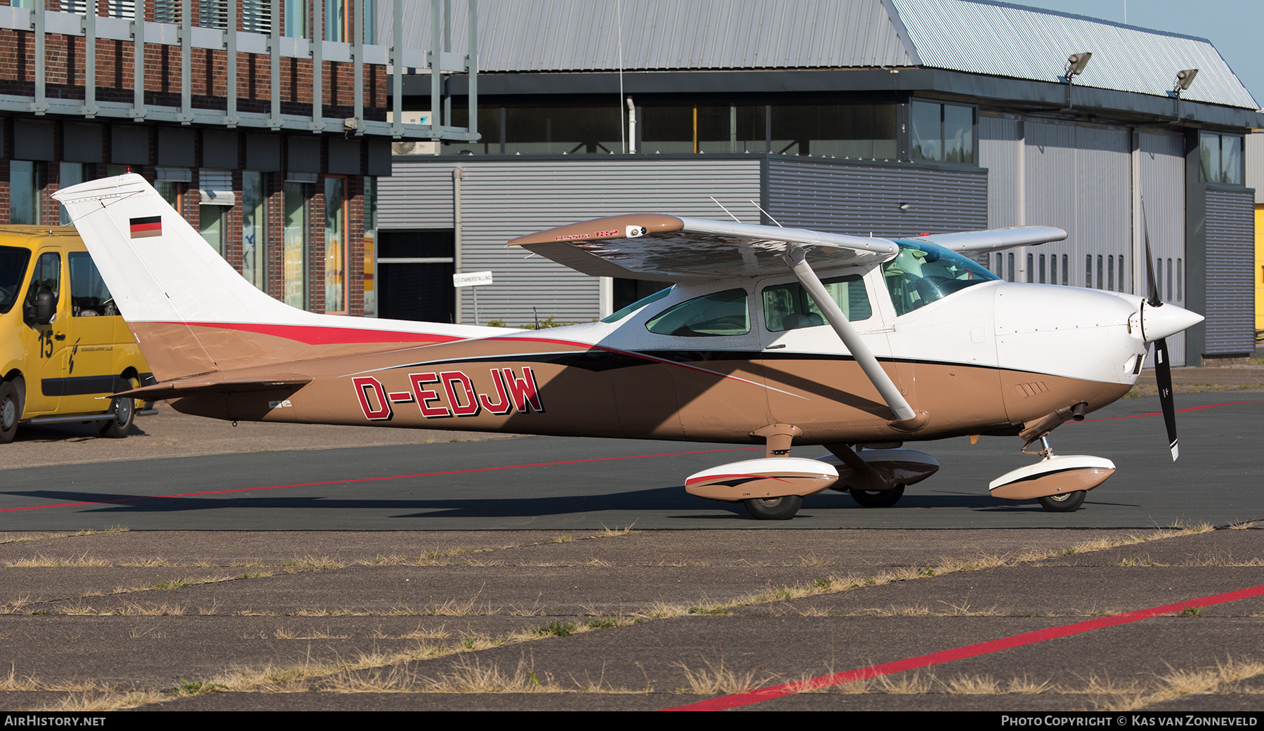 Aircraft Photo of D-EDJW | Cessna 182P Skylane | AirHistory.net #585586
