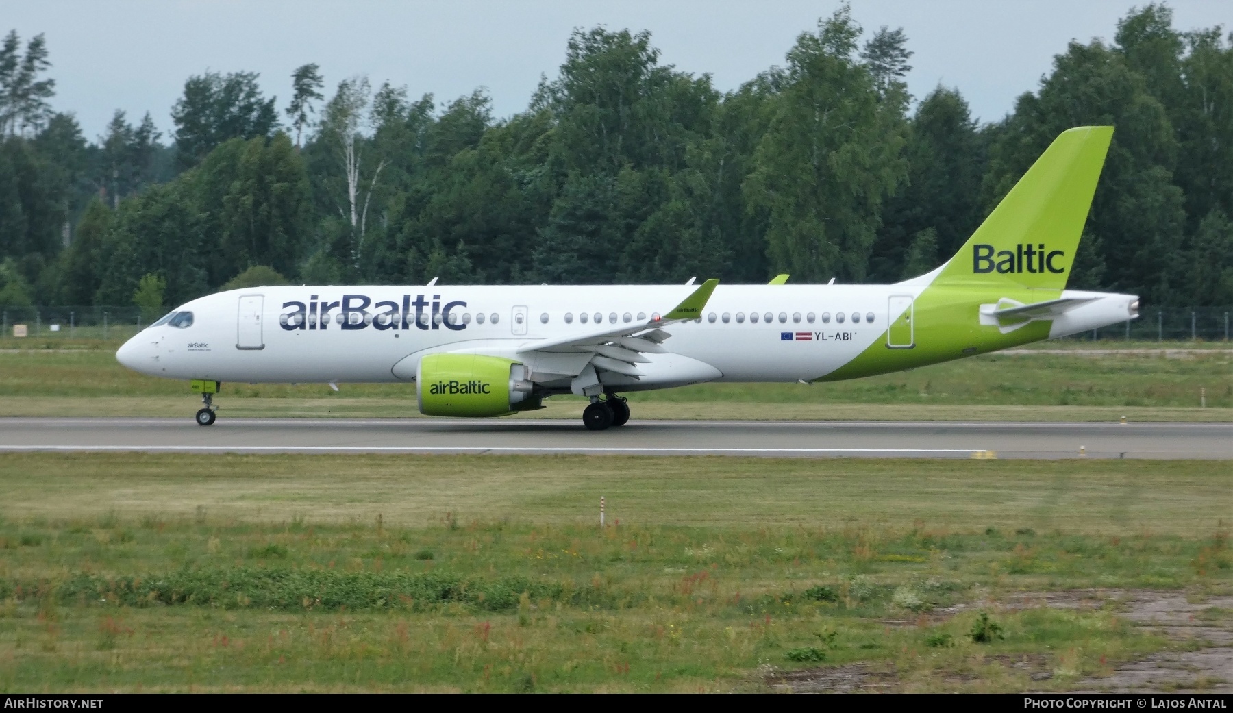 Aircraft Photo of YL-ABI | Airbus A220-371 (BD-500-1A11) | AirBaltic | AirHistory.net #585684