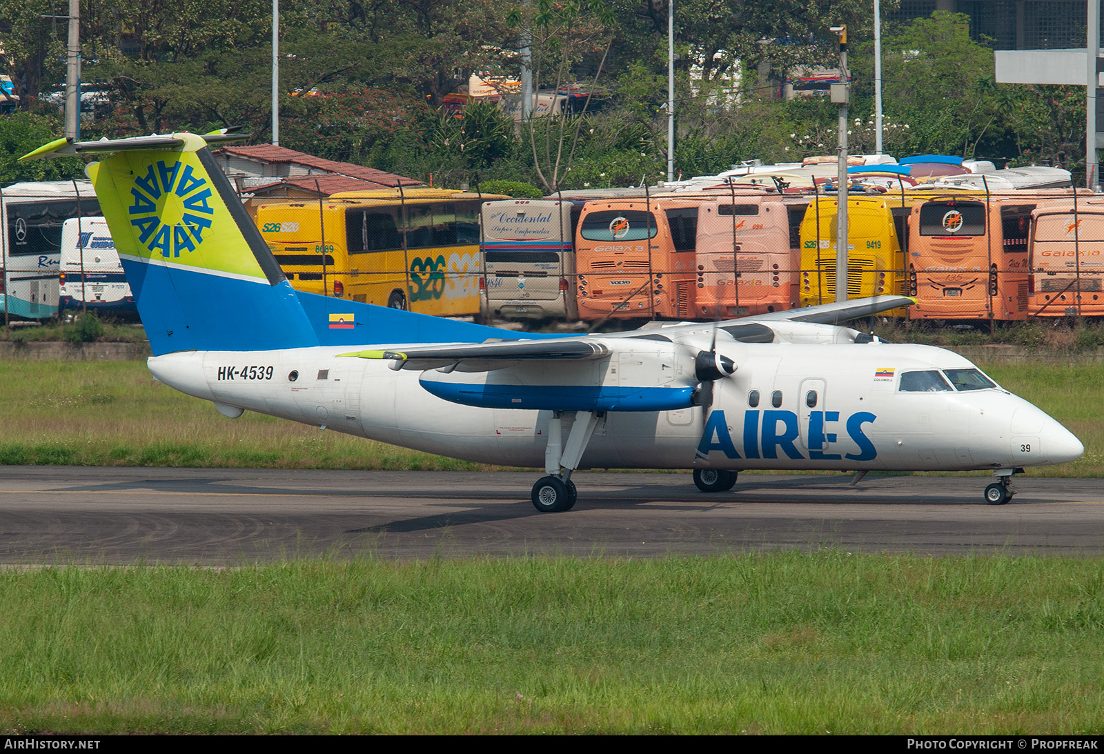Aircraft Photo of HK-4539 | Bombardier DHC-8-202Q Dash 8 | AIRES - Aerovías de Integración Regional | AirHistory.net #585806