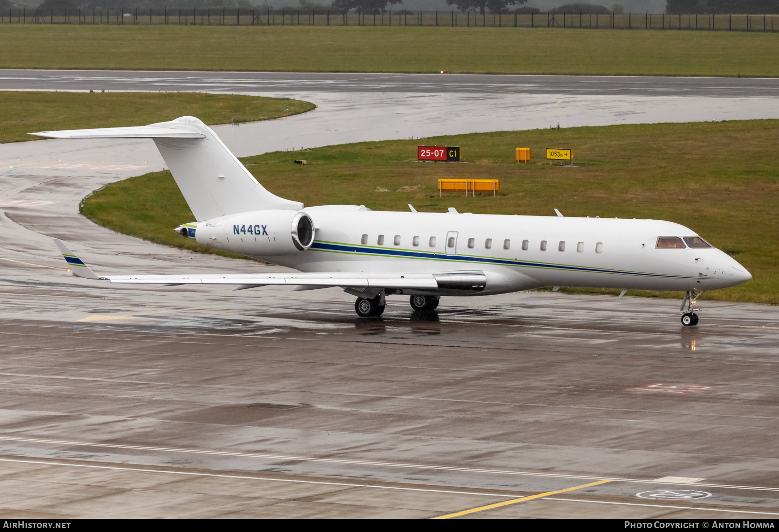 Aircraft Photo of N44GX | Bombardier Global Express (BD-700-1A10) | AirHistory.net #586042