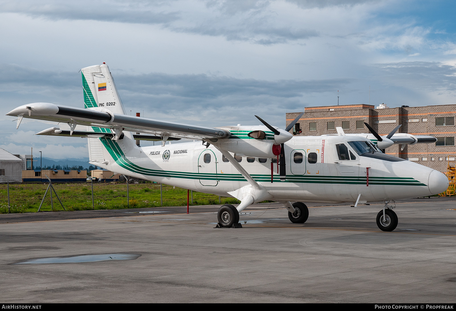 Aircraft Photo of PNC0202 | De Havilland Canada DHC-6-300 Twin Otter | Colombia - Police | AirHistory.net #586223