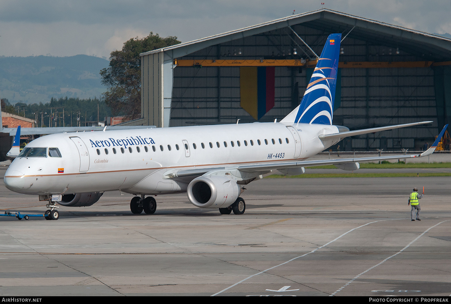 Aircraft Photo of HK-4453 | Embraer 190LR (ERJ-190-100LR) | Aero República | AirHistory.net #586225