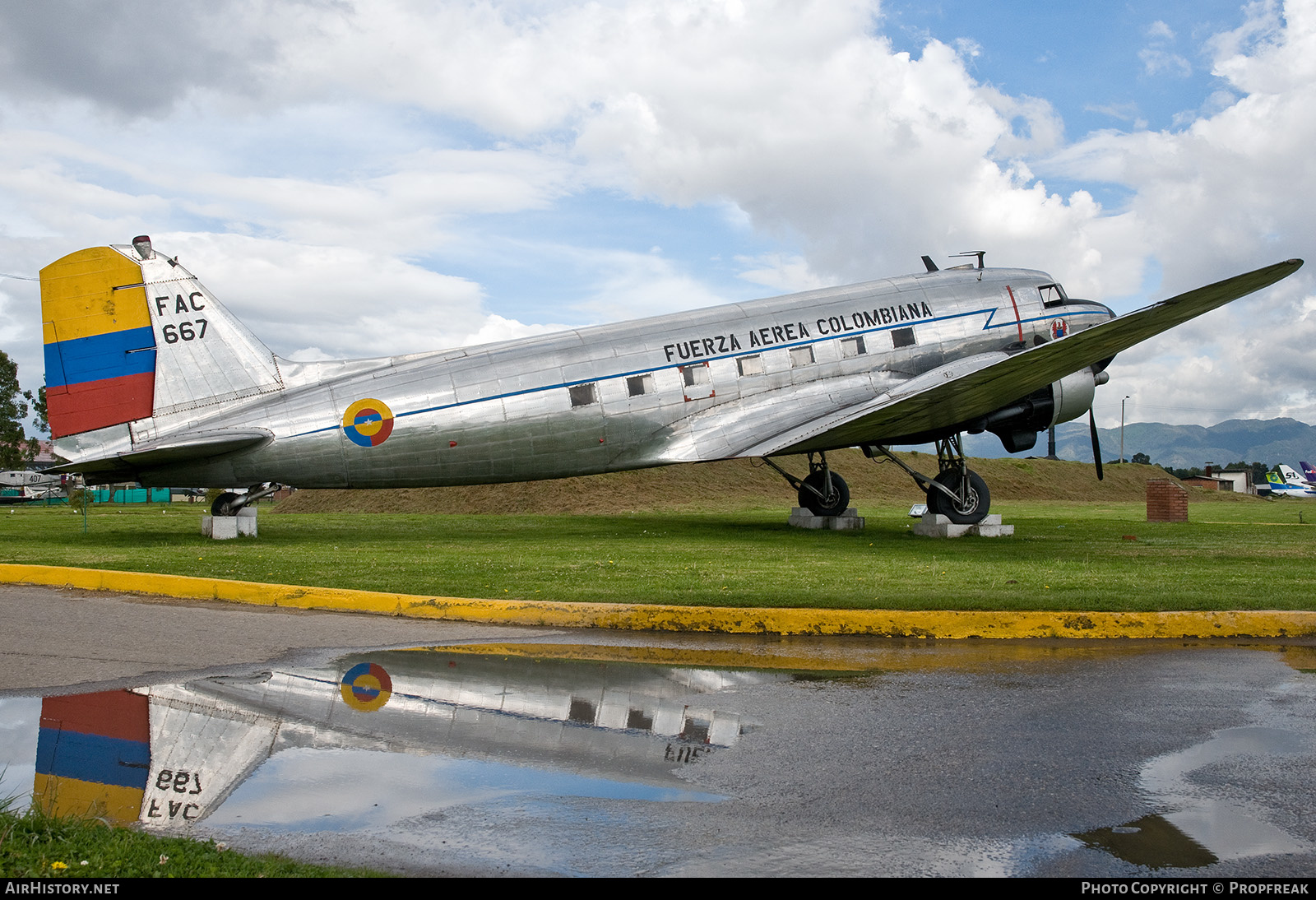 Aircraft Photo of FAC667 | Douglas C-47A Skytrain | Colombia - Air Force | AirHistory.net #586234