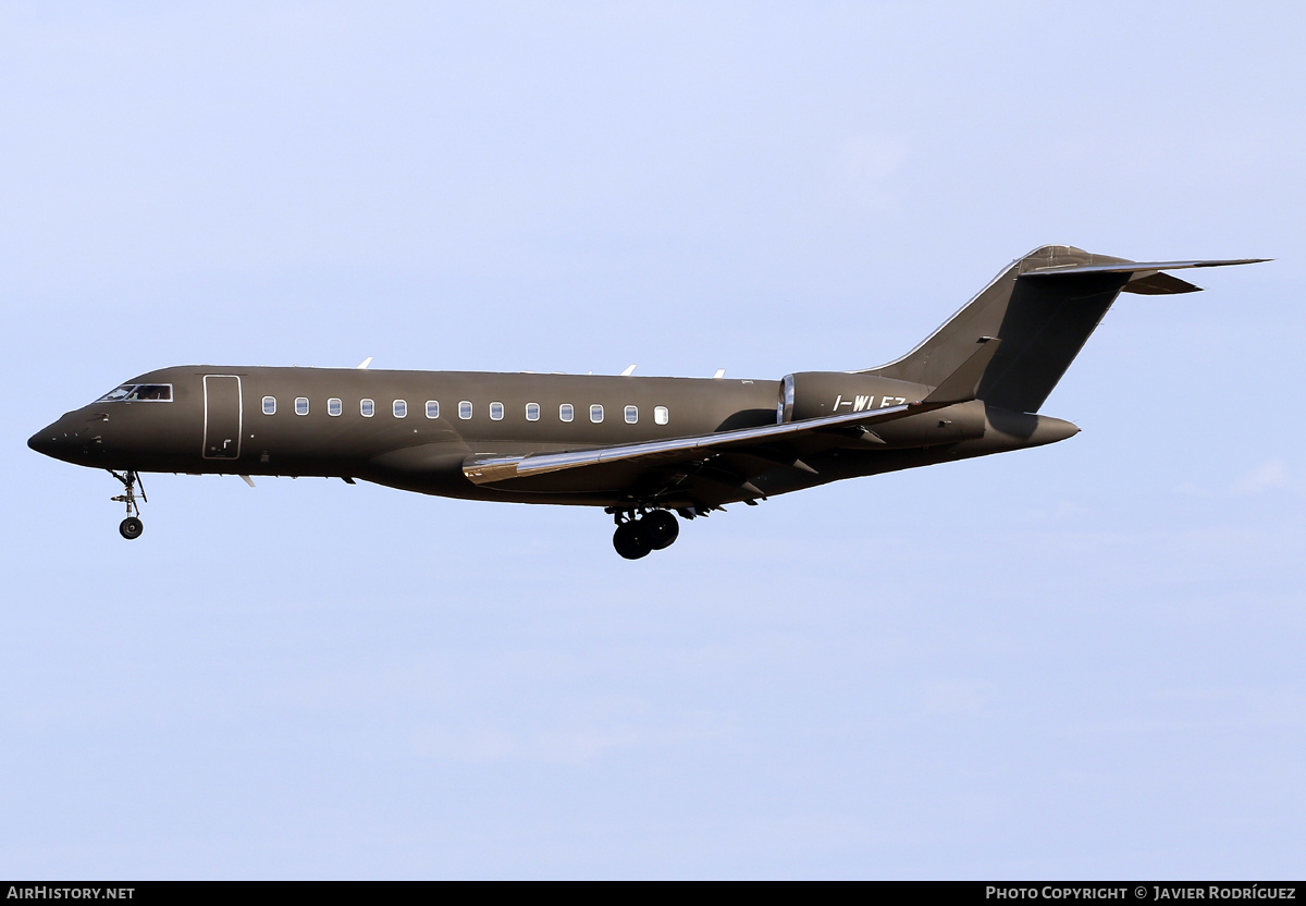 Aircraft Photo of I-WLFZ | Bombardier Global Express XRS (BD-700-1A10) | AirHistory.net #586307