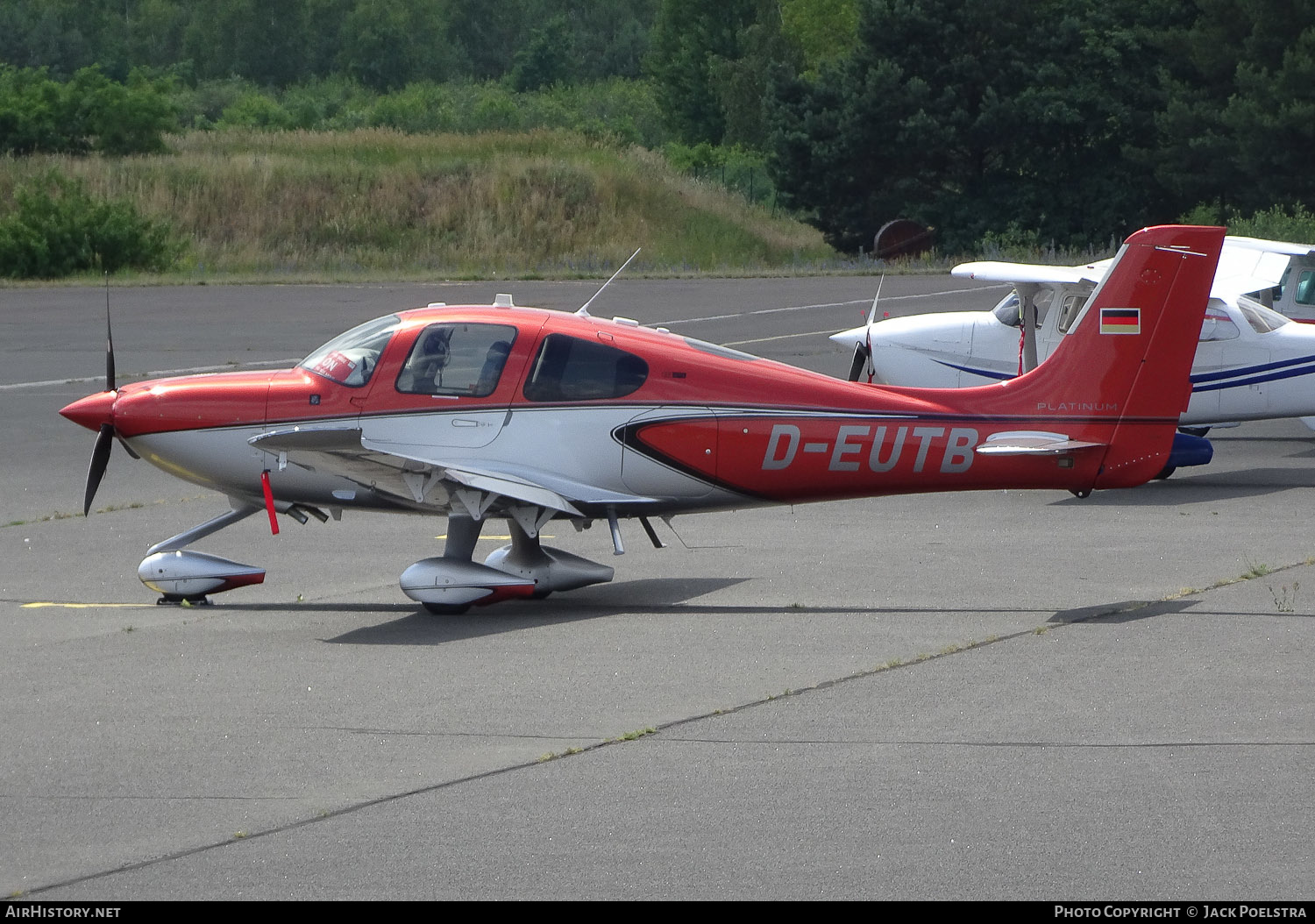 Aircraft Photo of D-EUTB | Cirrus SR-22 G6-GTS Platinum | AirHistory.net #586410