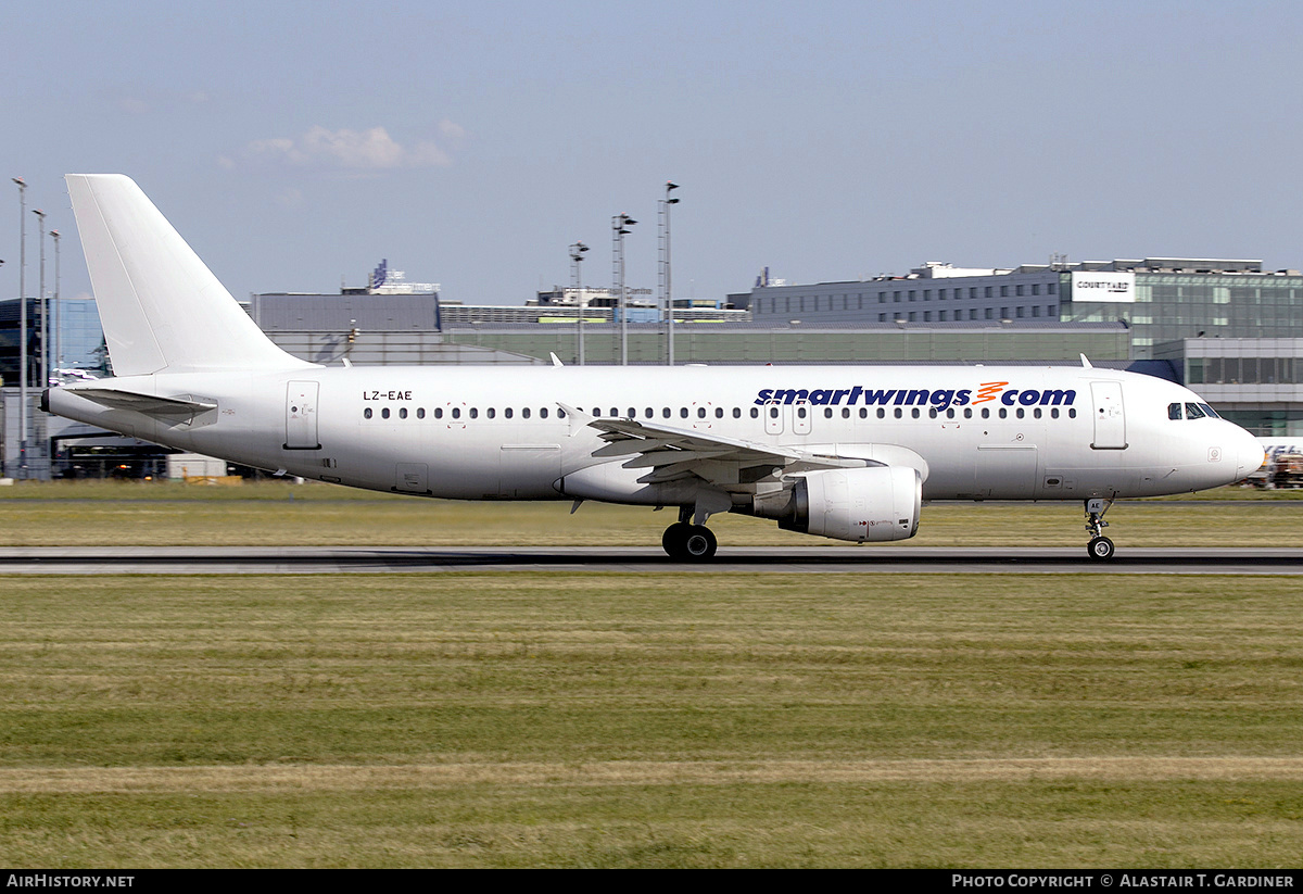 Aircraft Photo of LZ-EAE | Airbus A320-214 | Smartwings | AirHistory.net #586935