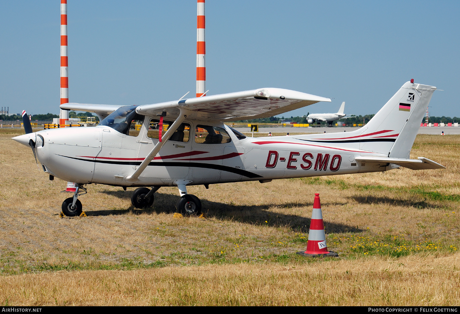 Aircraft Photo of D-ESMO | Cessna 172R Skyhawk | AirHistory.net #586950
