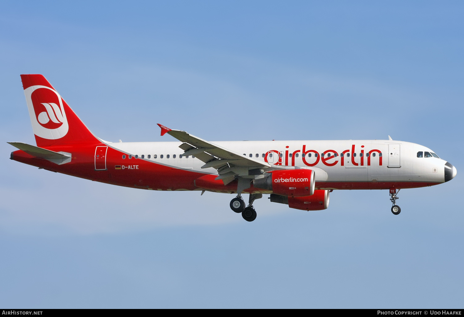 Aircraft Photo of D-ALTE | Airbus A320-214 | Air Berlin | AirHistory.net #586990