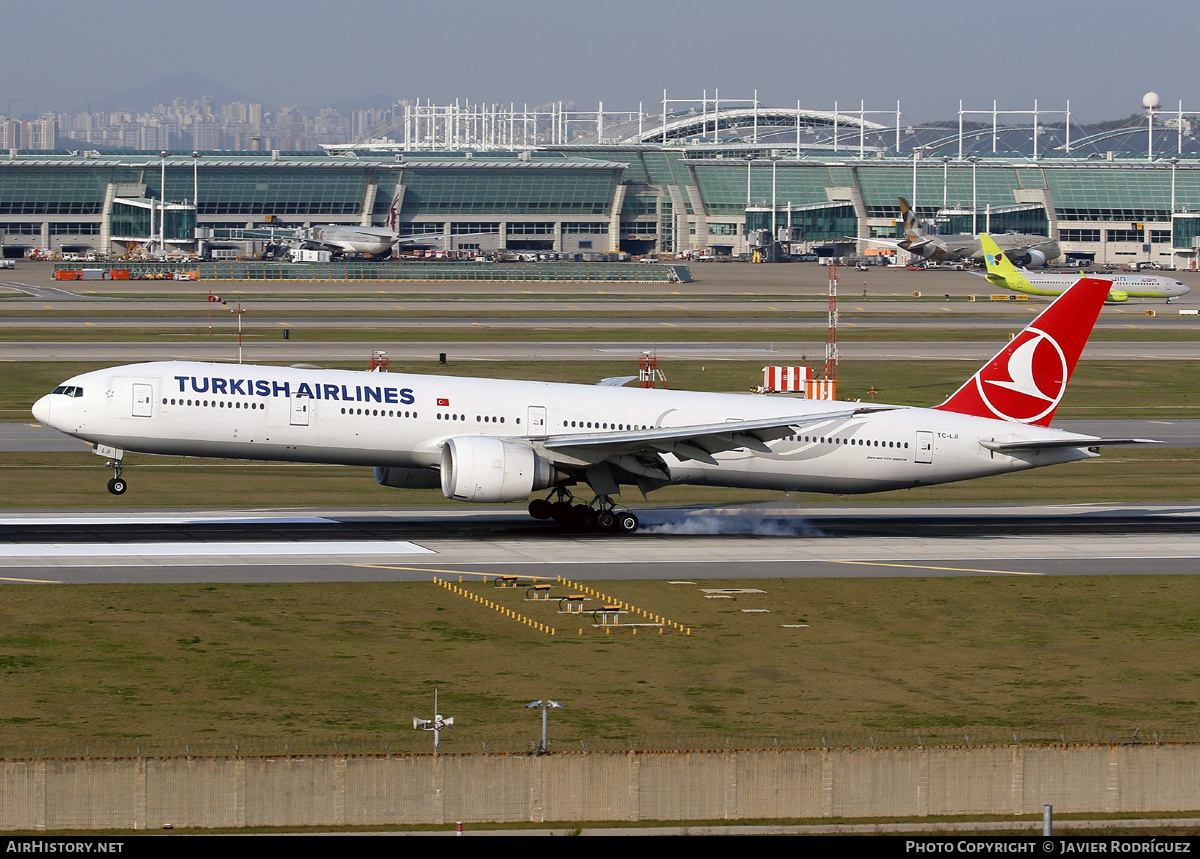 Aircraft Photo of TC-LJI | Boeing 777-3F2/ER | Turkish Airlines | AirHistory.net #587056