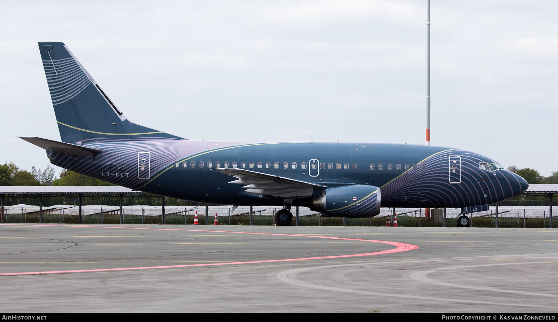 Aircraft Photo of LY-FLT | Boeing 737-522 | AirHistory.net #587102