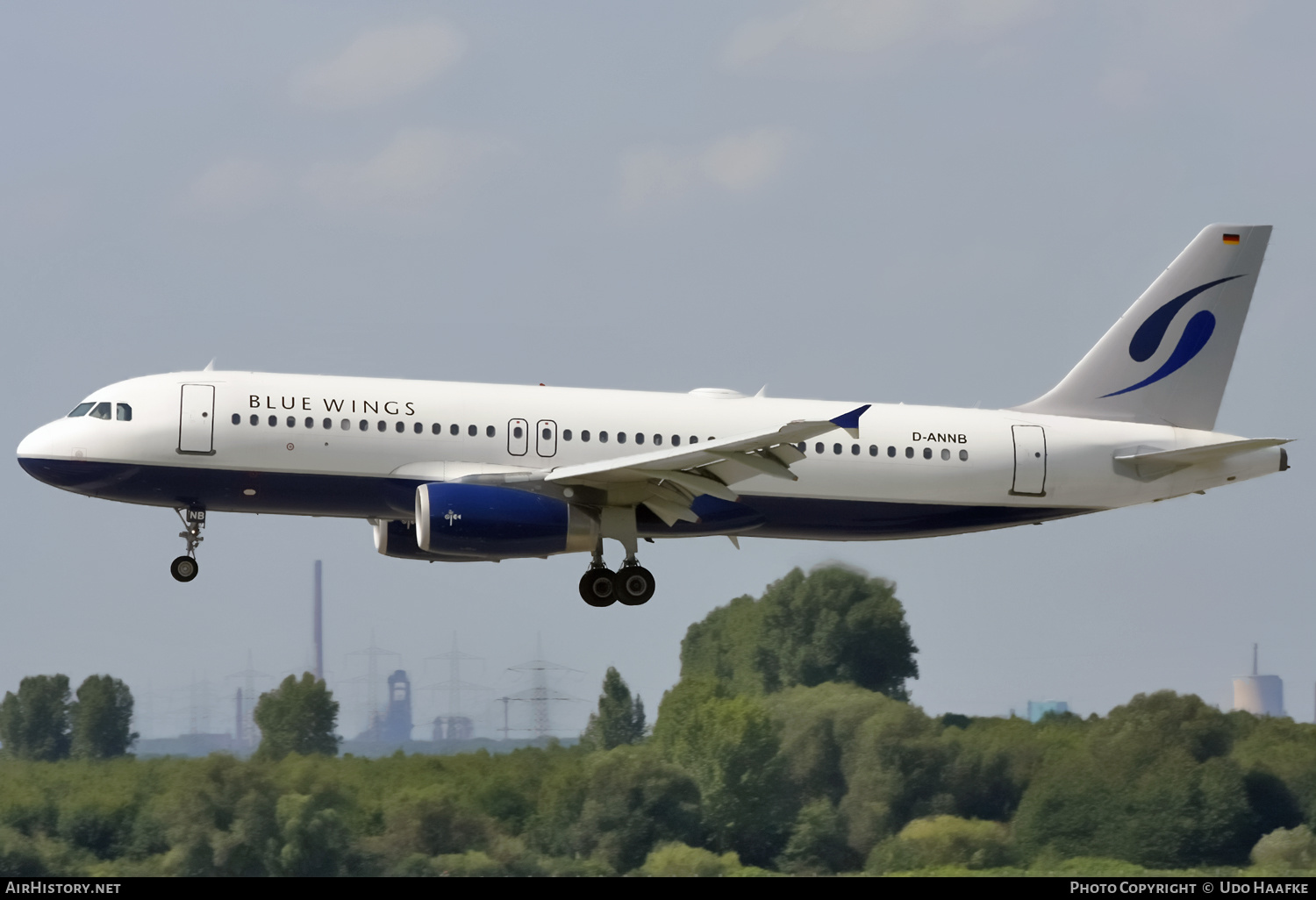 Aircraft Photo of D-ANNB | Airbus A320-232 | Blue Wings | AirHistory.net #587248