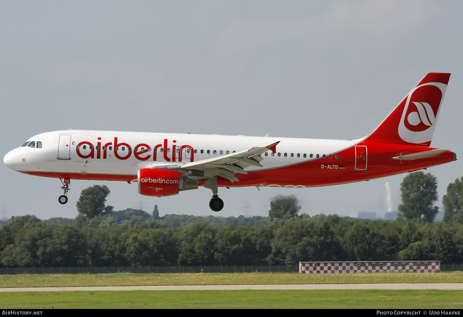 Aircraft Photo of D-ALTD | Airbus A320-214 | Air Berlin | AirHistory.net #587269
