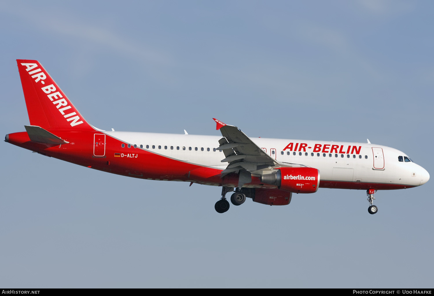 Aircraft Photo of D-ALTJ | Airbus A320-214 | Air Berlin | AirHistory.net #587270