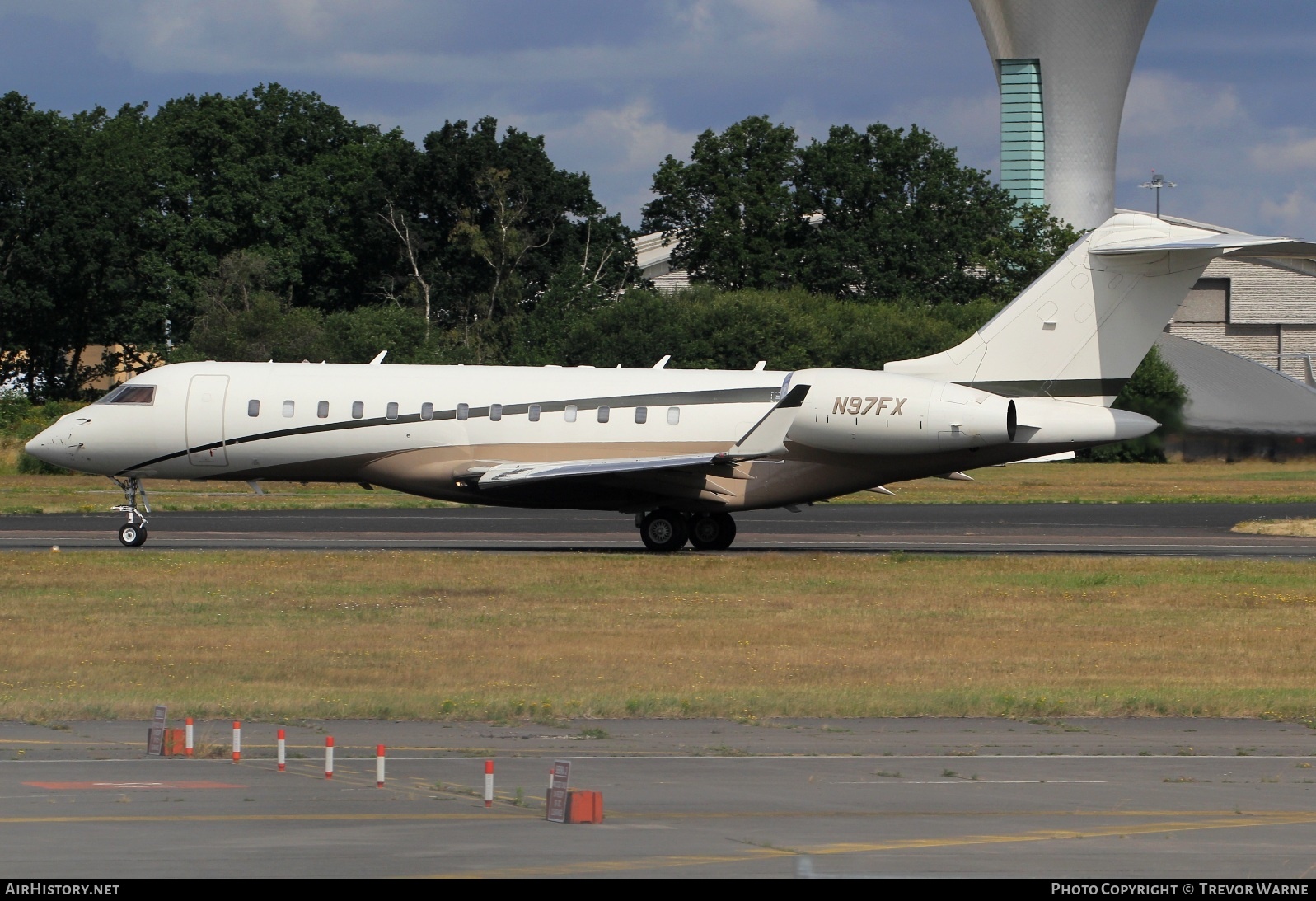 Aircraft Photo of N97FX | Bombardier Global Express XRS (BD-700-1A10) | AirHistory.net #587356