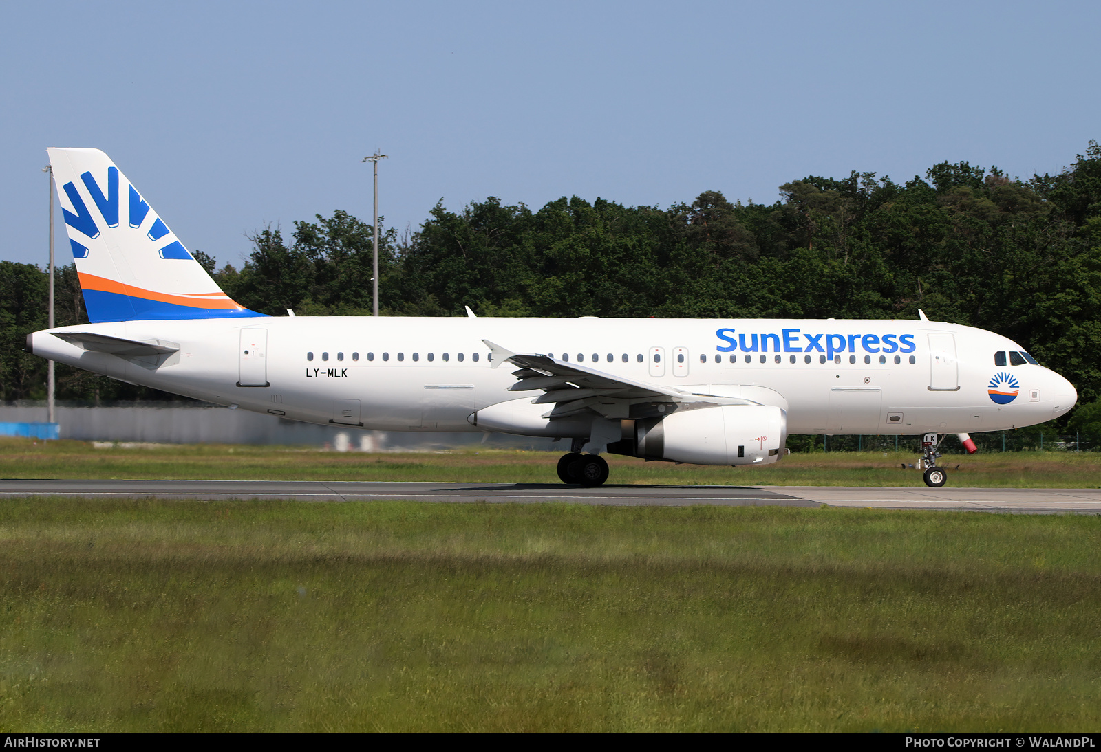 Aircraft Photo of LY-MLK | Airbus A320-232 | SunExpress | AirHistory.net #587378