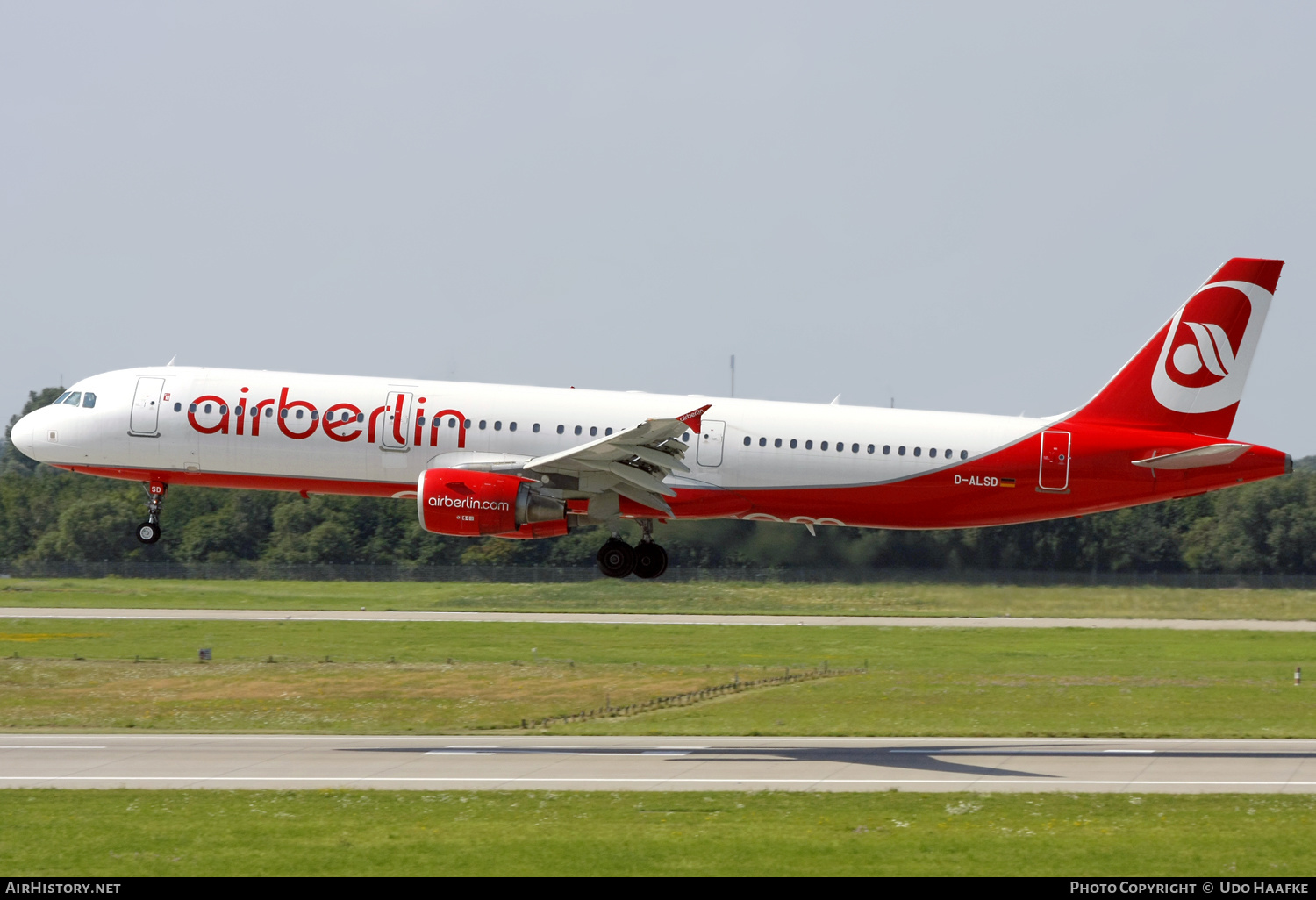 Aircraft Photo of D-ALSD | Airbus A321-211 | Air Berlin | AirHistory.net #587492