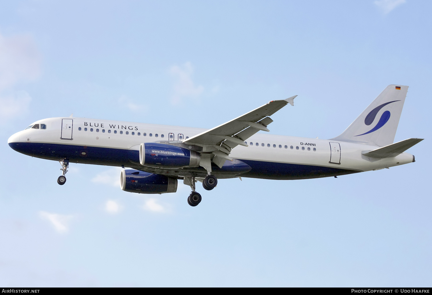 Aircraft Photo of D-ANNI | Airbus A320-232 | Blue Wings | AirHistory.net #587502
