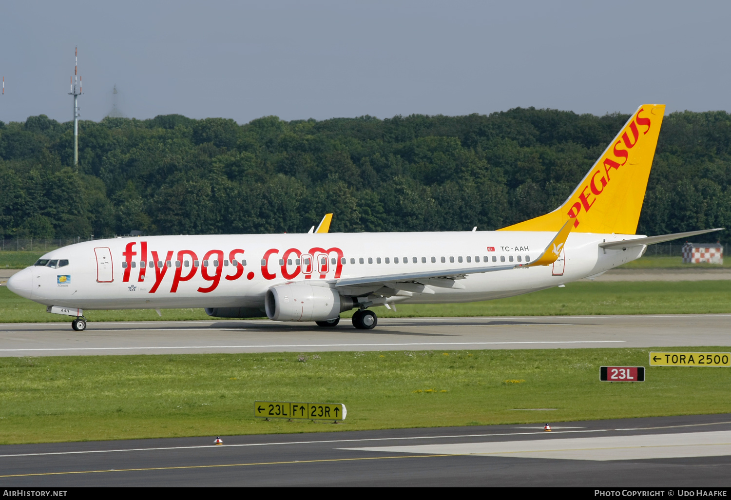 Aircraft Photo of TC-AAH | Boeing 737-82R | Pegasus Airlines | AirHistory.net #587997