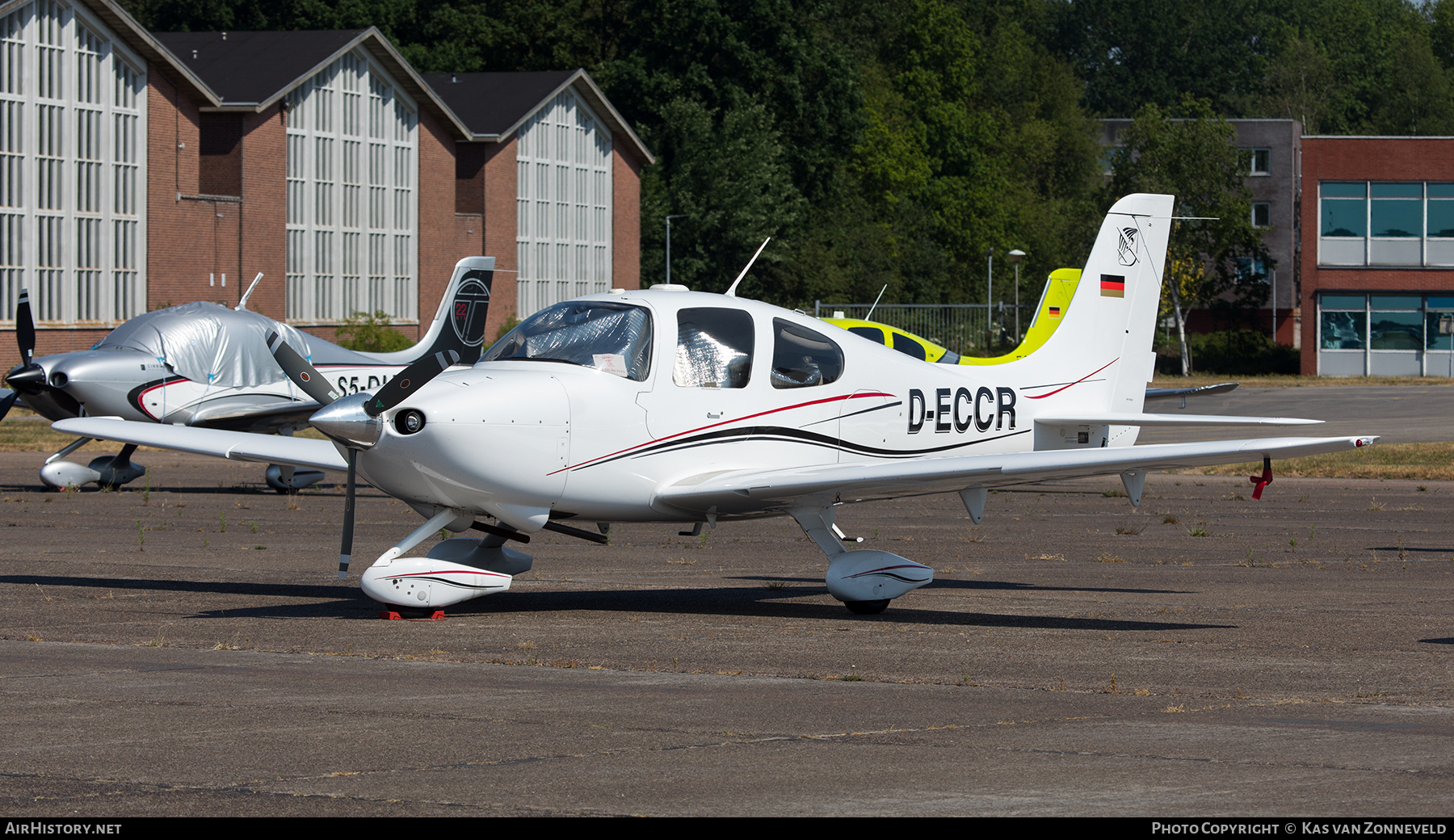 Aircraft Photo of D-ECCR | Cirrus SR-20 G1 | AirHistory.net #588030