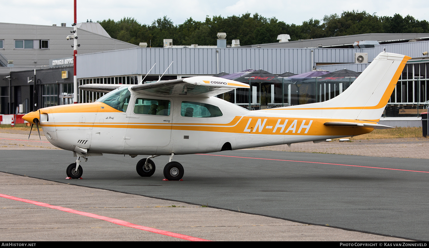 Aircraft Photo of LN-HAH | Cessna 210L Centurion | AirHistory.net #588037