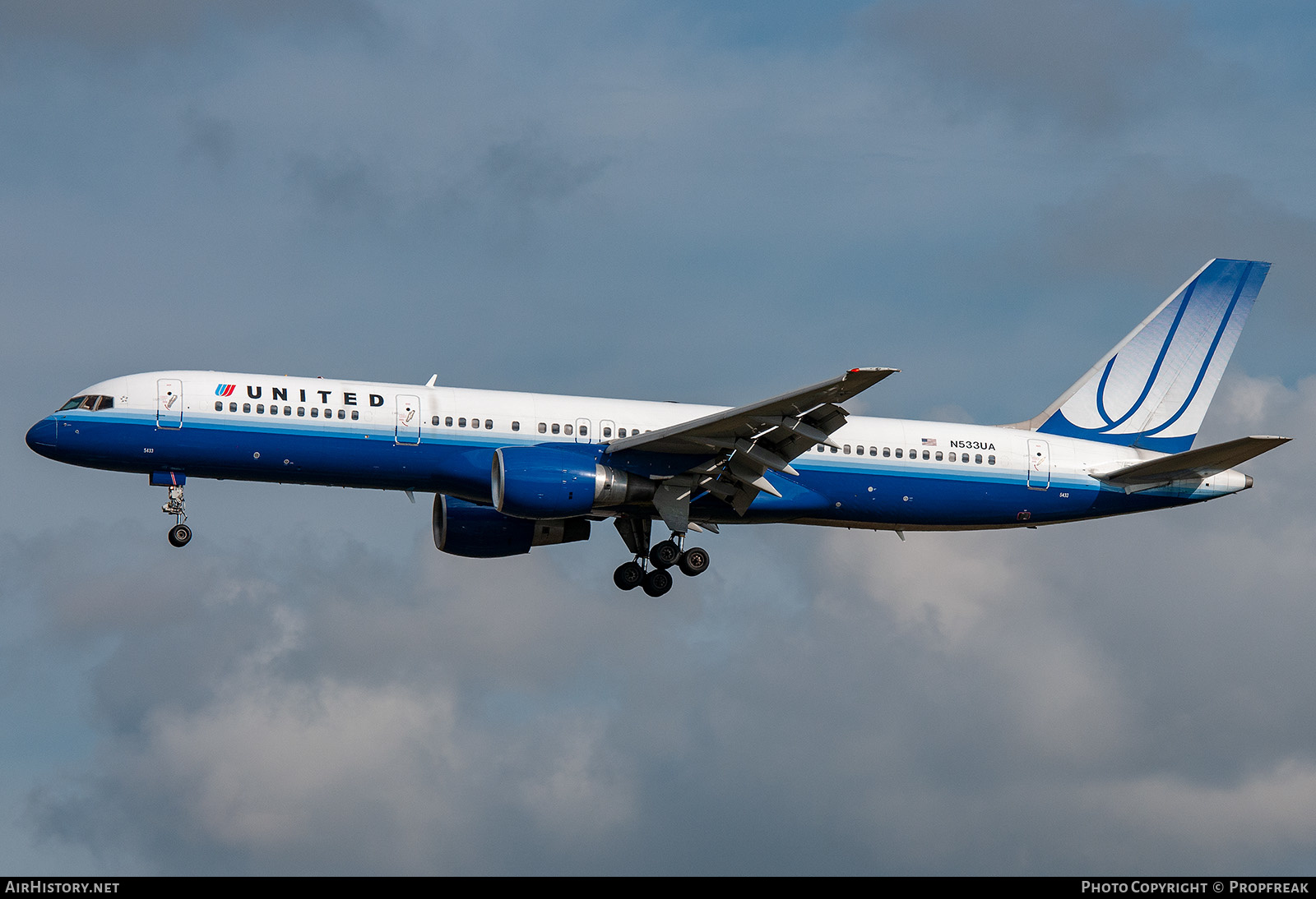 Aircraft Photo of N533UA | Boeing 757-222 | United Airlines | AirHistory.net #588340