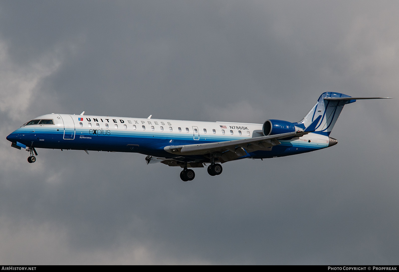 Aircraft Photo of N786SK | Bombardier CRJ-701ER (CL-600-2C10) | United Express | AirHistory.net #588359