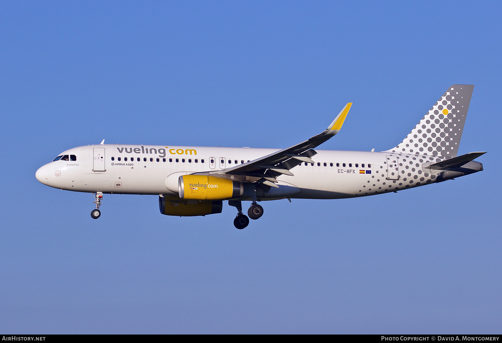 Aircraft Photo of EC-MFK | Airbus A320-232 | Vueling Airlines | AirHistory.net #588439