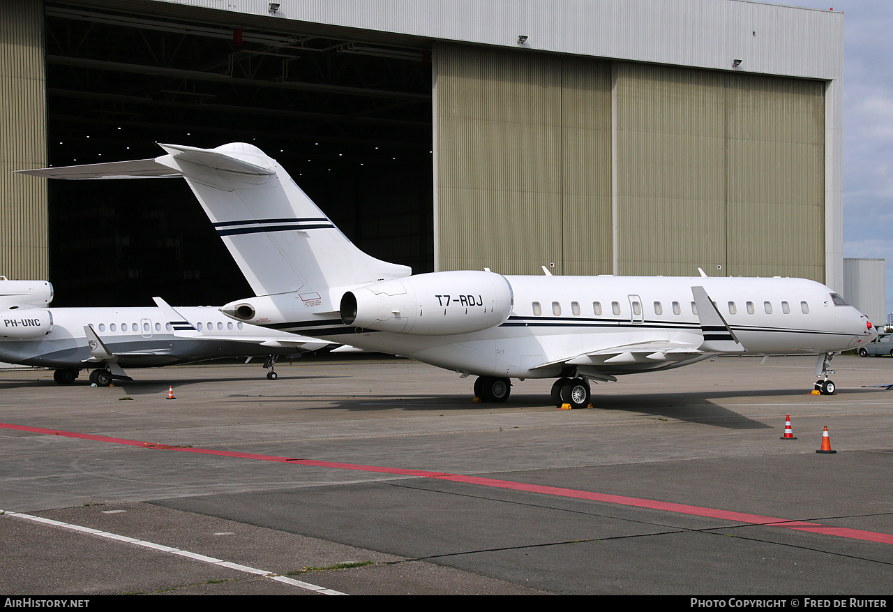 Aircraft Photo of T7-RDJ | Bombardier Global 6000 (BD-700-1A10) | AirHistory.net #588934