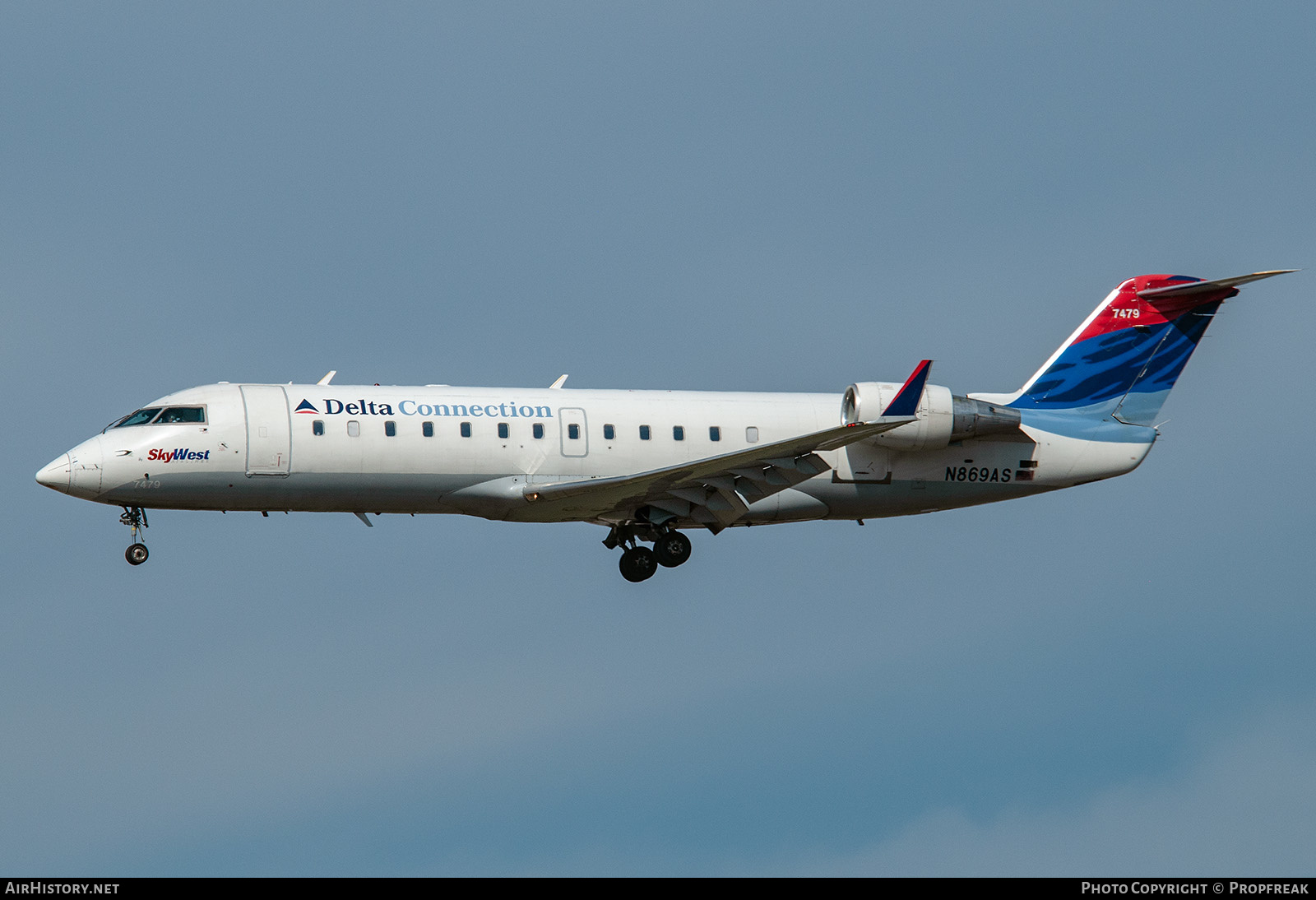 Aircraft Photo of N869AS | Bombardier CRJ-200ER (CL-600-2B19) | Delta Connection | AirHistory.net #588978