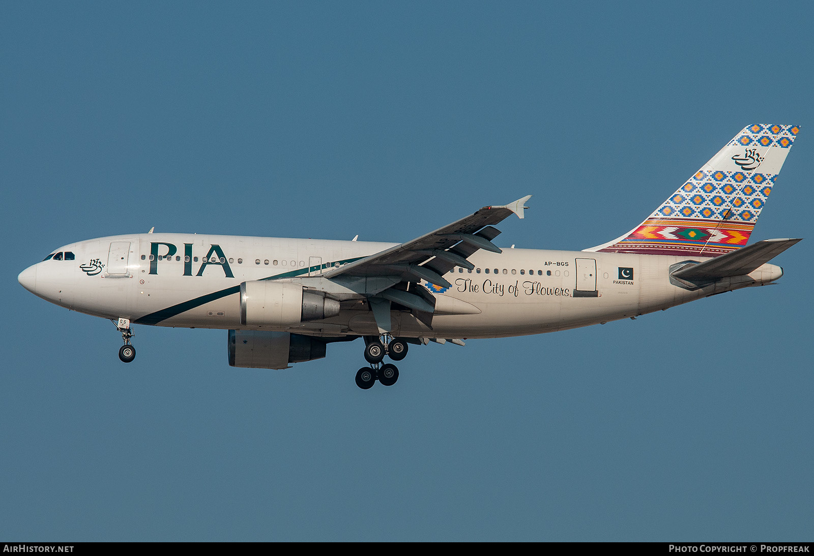 Aircraft Photo of AP-BGS | Airbus A310-325/ET | Pakistan International Airlines - PIA | AirHistory.net #589385