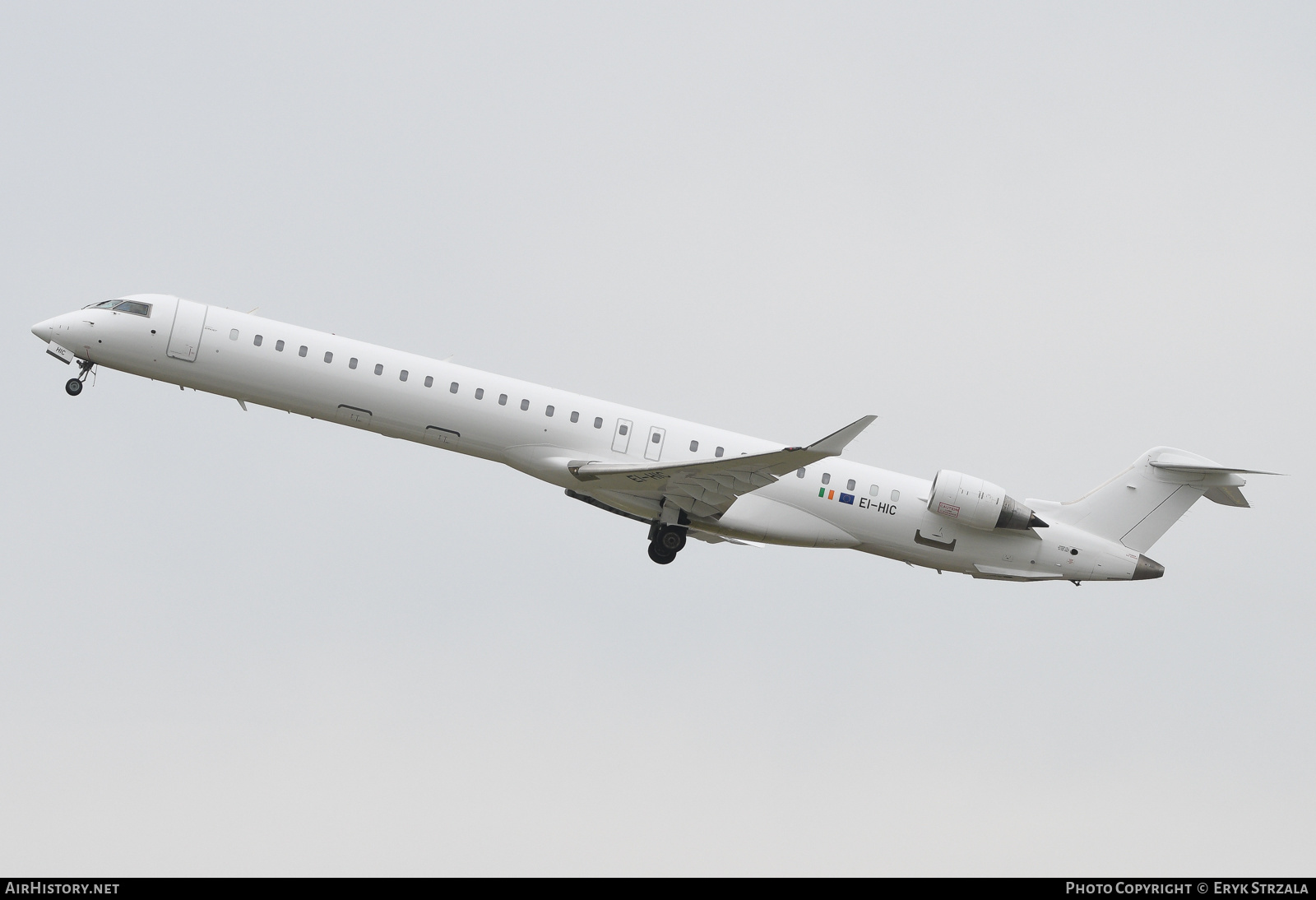 Aircraft Photo of EI-HIC | Bombardier CRJ-1000EL NG (CL-600-2E25) | AirHistory.net #589489