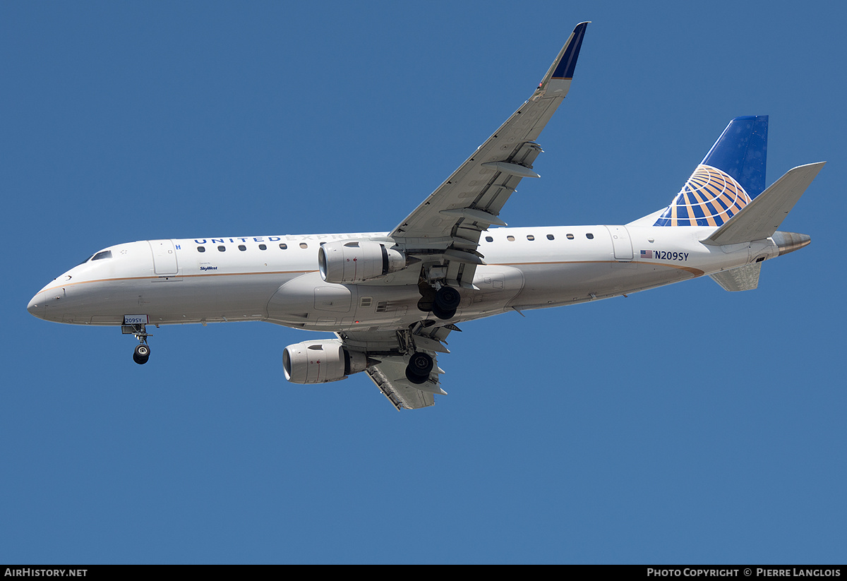 Aircraft Photo of N209SY | Embraer 175LR (ERJ-170-200LR) | United Express | AirHistory.net #589493