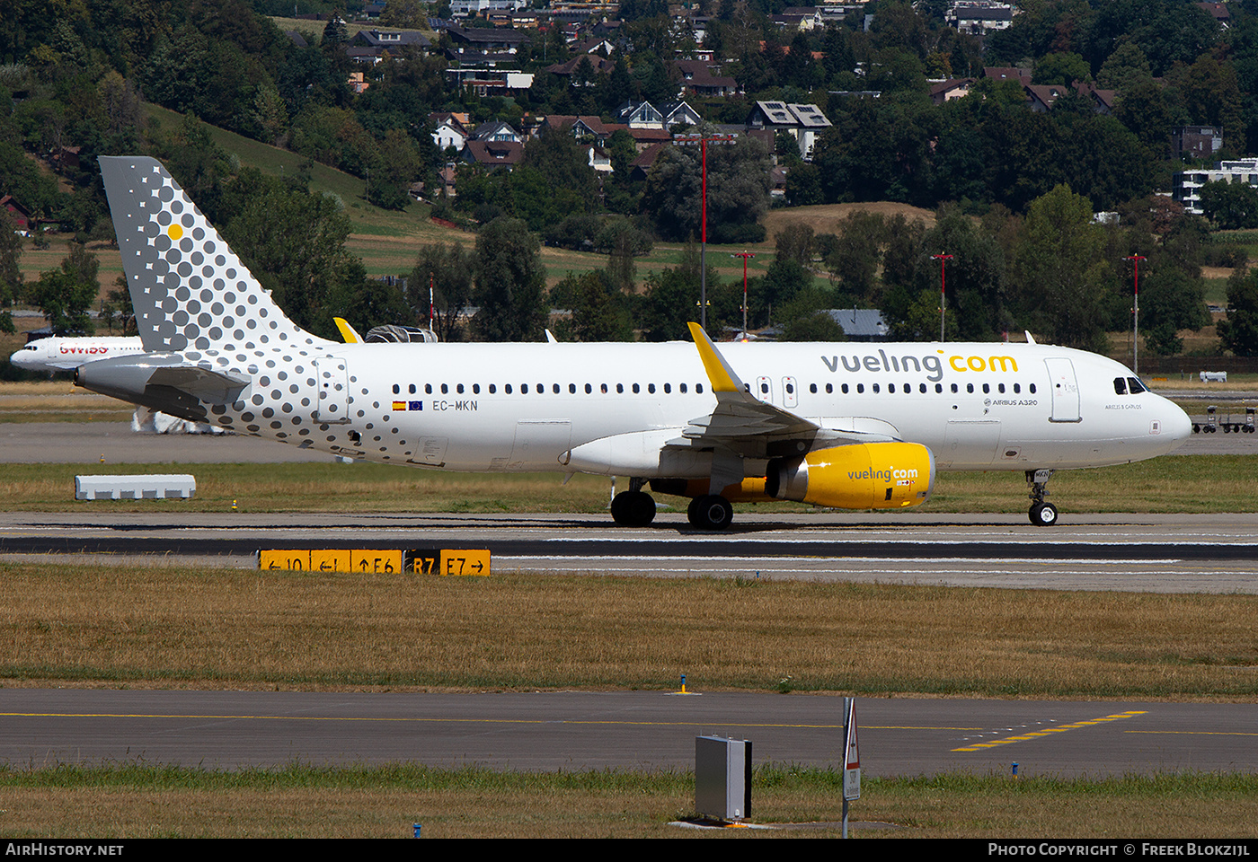 Aircraft Photo of EC-MKN | Airbus A320-232 | Vueling Airlines | AirHistory.net #589572