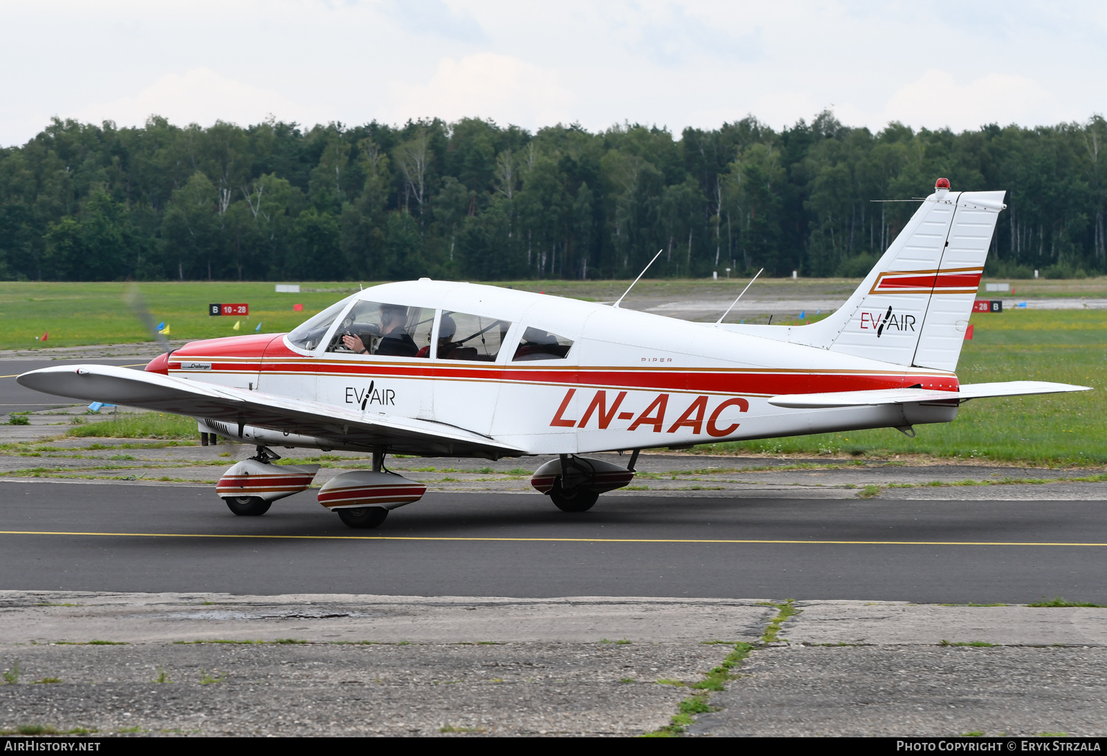 Aircraft Photo of LN-AAC | Piper PA-28-180 Cherokee Challenger | EVAir Organizacja Szkolenia Lotniczego | AirHistory.net #589585