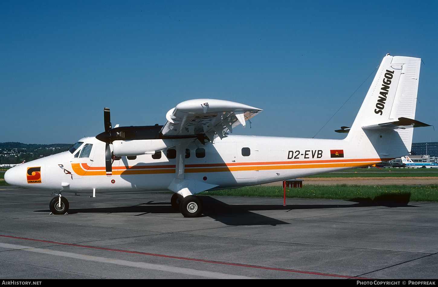 Aircraft Photo of D2-EVB | De Havilland Canada DHC-6-300 Twin Otter | Sonangol Aeronáutica | AirHistory.net #589627
