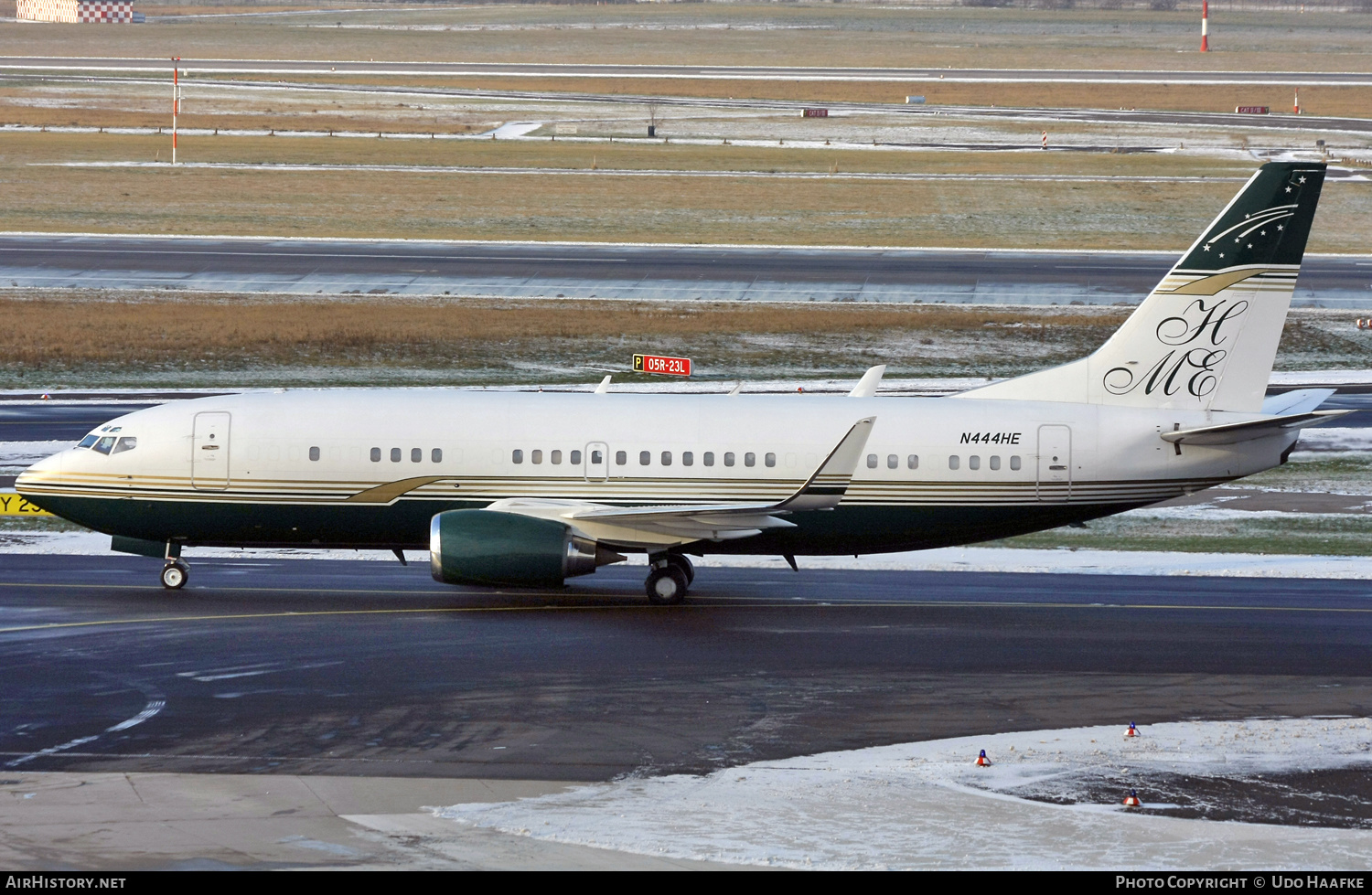 Aircraft Photo of N444HE | Boeing 737-39A | AirHistory.net #589691