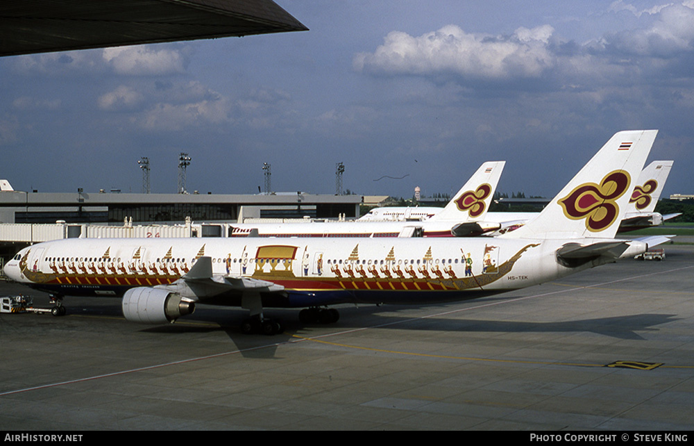 Aircraft Photo of HS-TEK | Airbus A330-322 | Thai Airways International | AirHistory.net #589887